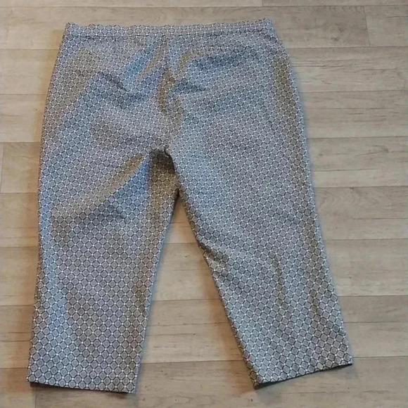 Roz & Ali Black and White Pattern Pants Size 22 - Picture 3 of 8